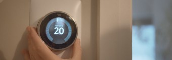 Adjusting thermostat to 20 degrees