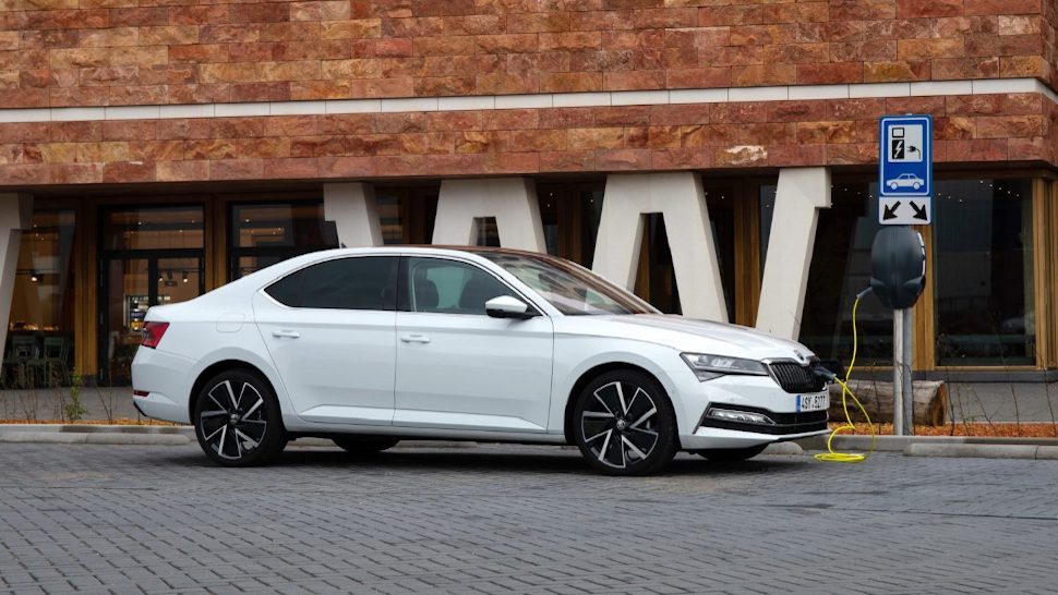 SKODA Superb PHEV