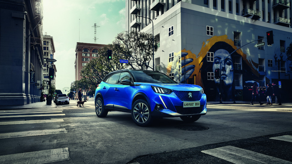 PEUGEOT e2008