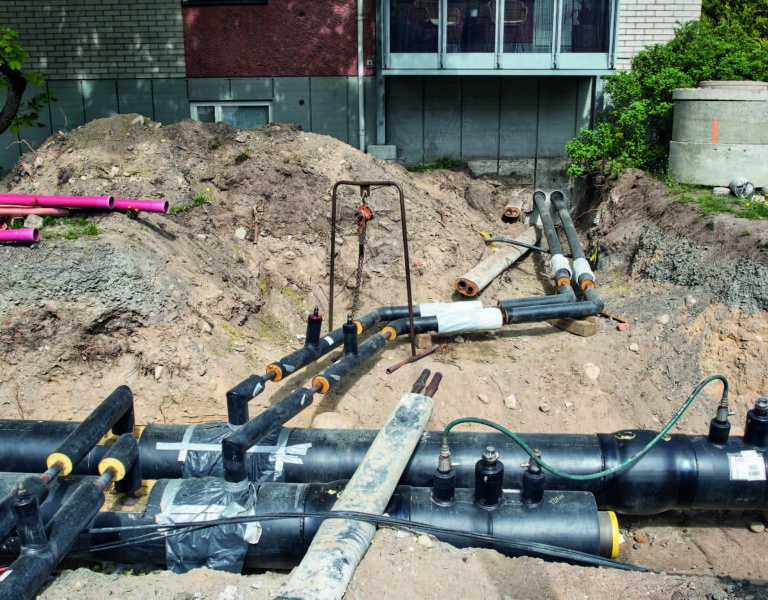 Large underground pipes for hydrogen