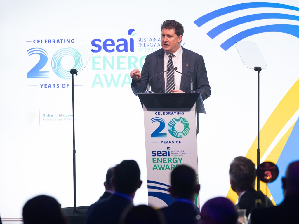 Eamonn-Ryan-at-the-Energy-Awards-2023