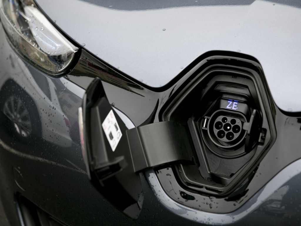 charging-point-on-the-EV-resized